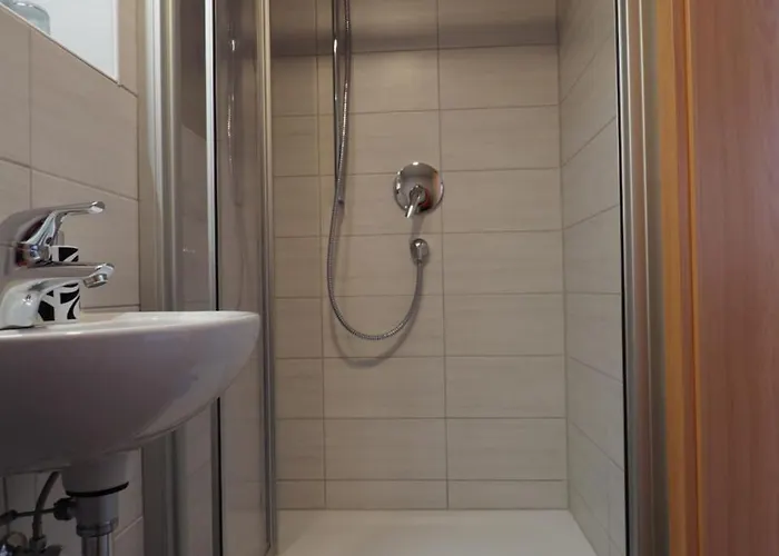 Gerhard Lenz * Ellenz-Poltersdorf